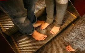 Camminare a piedi nudi